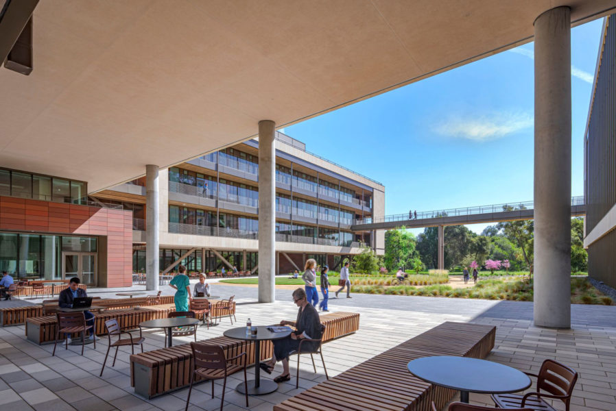 outdoor workplaces we love hok-hybrid-design-gbd-magazine-stanford-tim-griffith-01